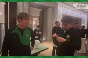 头戴?，唱起生日歌，今日寿星的愿望是什么？?