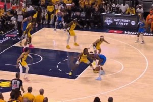 SGA大回环造犯规?福斯特很激动 冲着篮筐比划三下